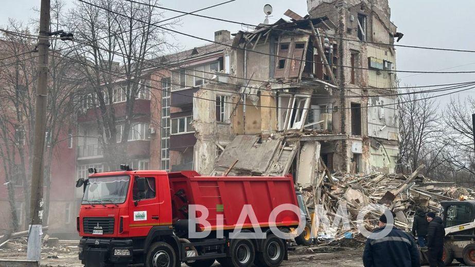 How police in Kryvyi Rih rescued a dog from the rubble after a missile strike (VIDEO)