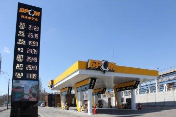 A Ukrainian military official urged a boycott of BRSMP gas stations, as the owner supports the "Russian world."