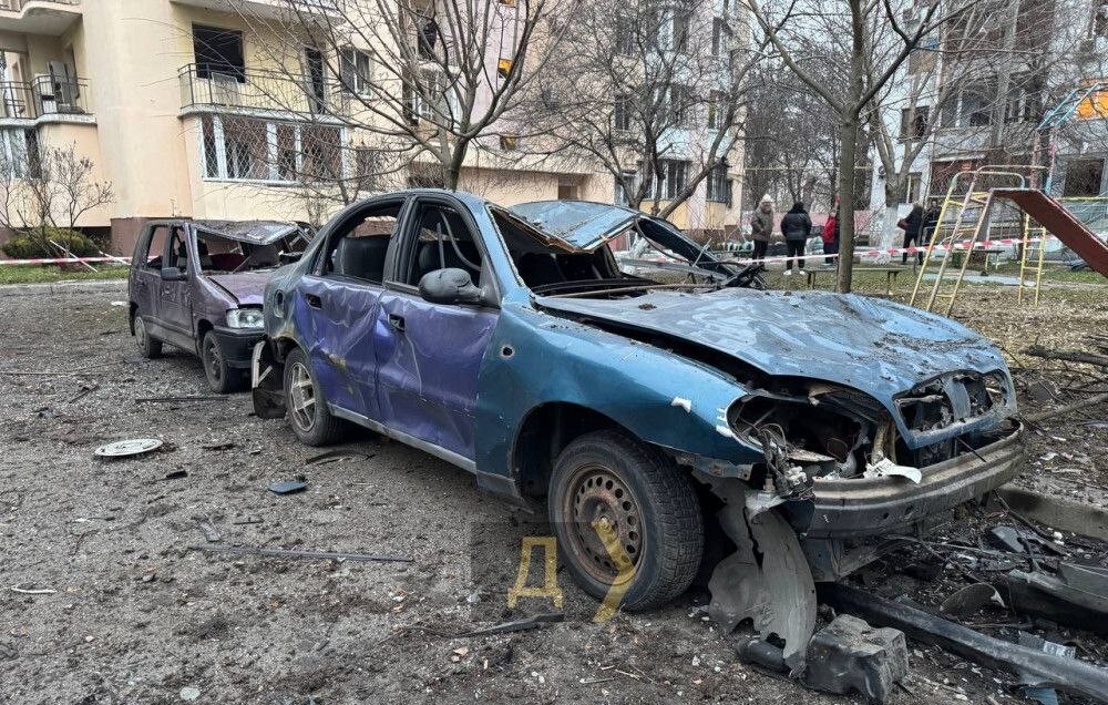 В Умани возникли проблемы с электроснабжением после ночной атаки дронов. В Одессе повреждены жилые дома, есть раненые.